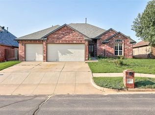 2012 Cedar Pointe Cir, Edmond, OK 73003