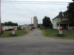 334 E Gilmore Rd, Grove City, PA 16127