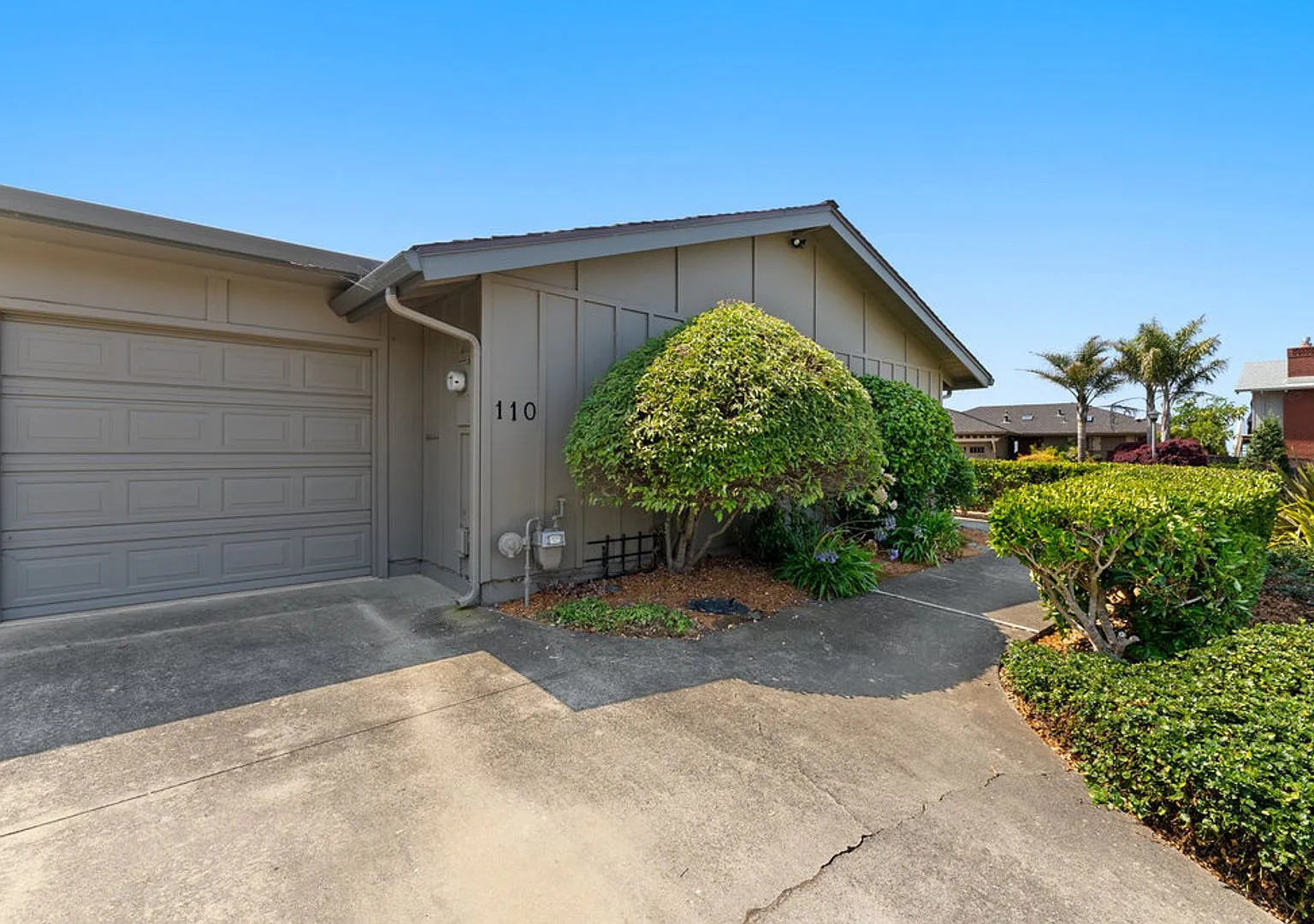 Crown Jewel of the Beachcliff Community Homes — Photo 2