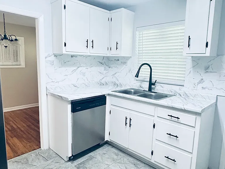 910 Saint Catherine Dr — Photo 4