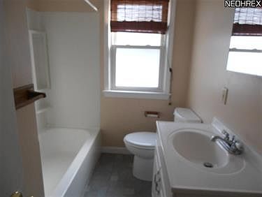 3rd image of 1111 Iroquois Ave
