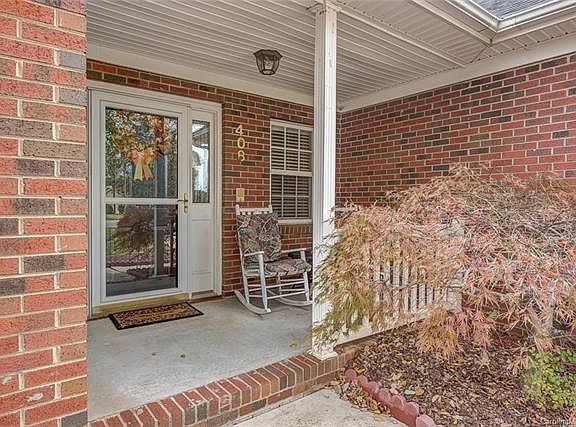 4th image of 408 Linsbury Ct