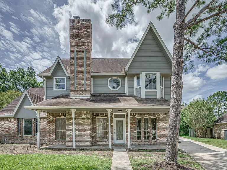 2287 Woodland Springs St — Photo 1