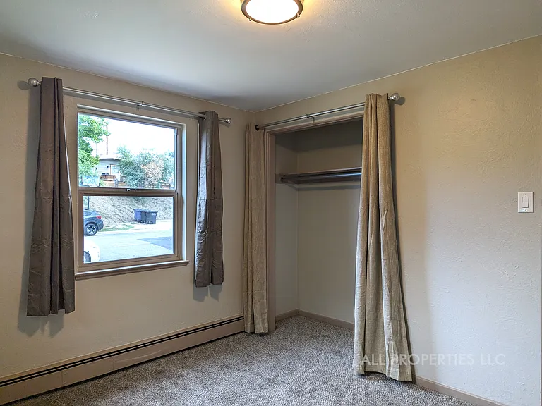 1005 N Newton St — Photo 9