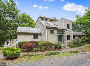 12 Fourth Bridge Rd, Hedgesville, WV 25427