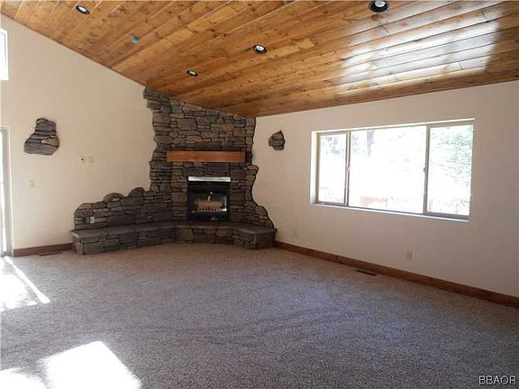 3rd image of 448 Villa Grv