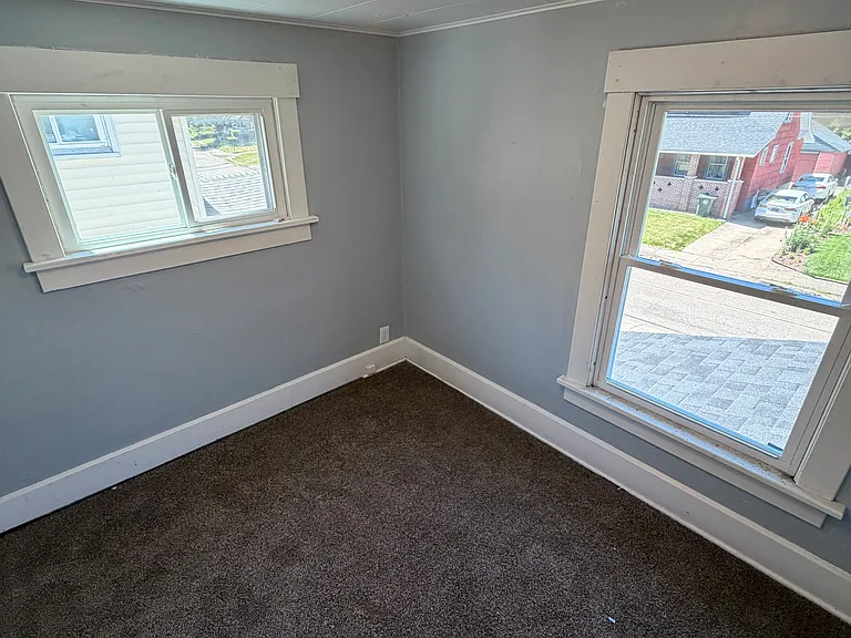 1744 Maple Ave NE — Photo 8