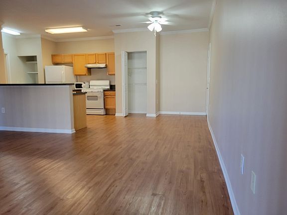 3rd image of 50 Hunt Club Dr APT 302