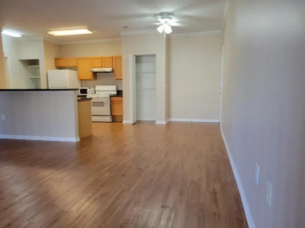 50 Hunt Club Dr APT 211, Akron, OH 44321
