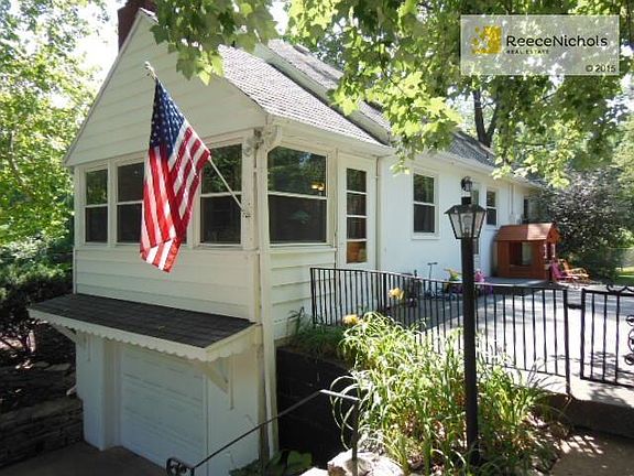 3rd image of 3835 NE Park Dr