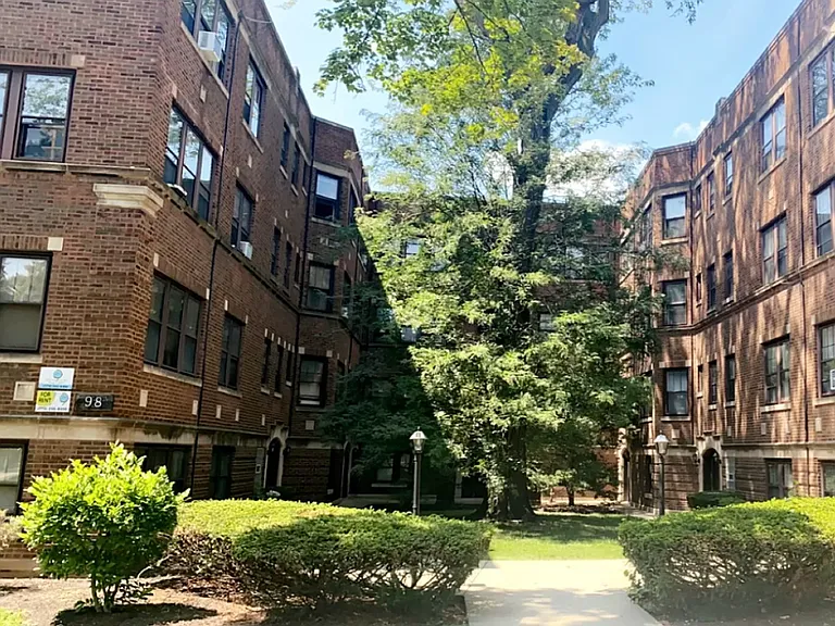 Riverside Courtyard — Photo 9