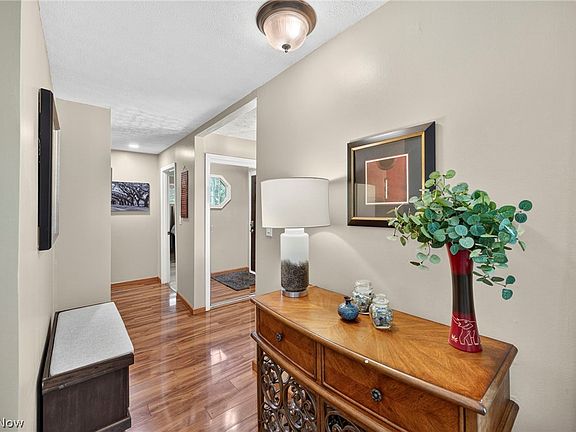 5th image of 25983 Hilliard Blvd