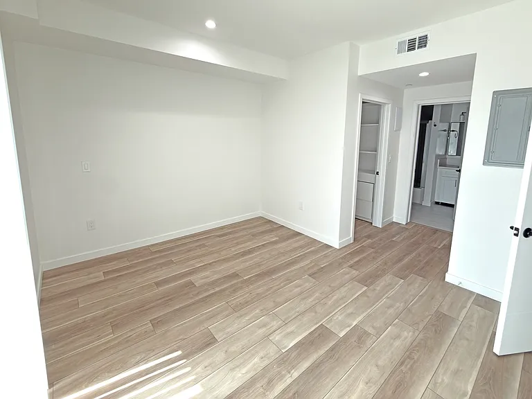 10934 Peach Grove St #202 — Photo 19