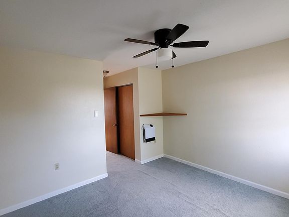 3rd image of 115 SE Mountain View Dr