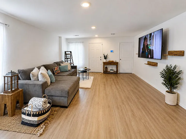 20910 Zuccala Dr — Photo 5