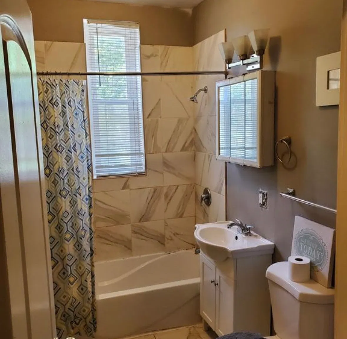 3 bed, 1700 sqft, $2,200 — Photo 4
