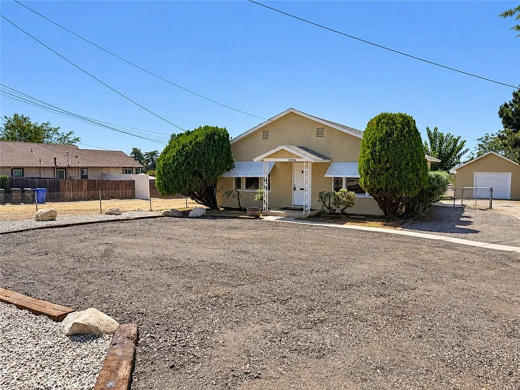 2 bed, 1.5 bath, 1144 sqft, $2,350 — Photo 2