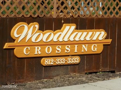Woodlawn Crossing features 1 bedrooms, 2 bedroom flats, and - 932 E Hillside Dr