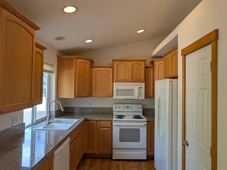 4107 Stonington Ln — Photo 2