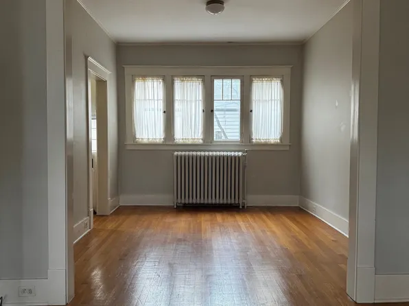 406 Crescent St NE, Grand Rapids, MI 49503