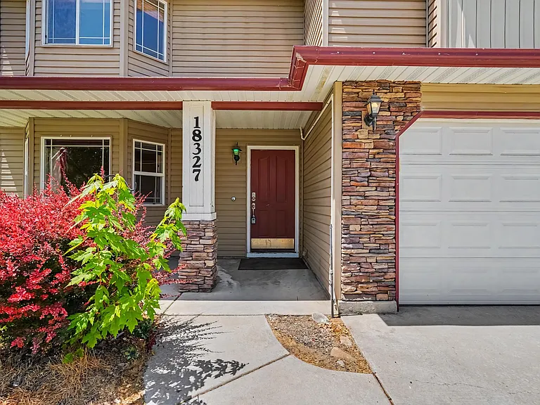 18327 Buckeye Pl — Photo 2