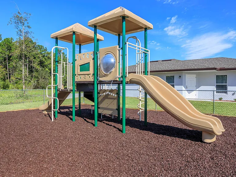 Sandcastle Manor Apartments — Photo 8