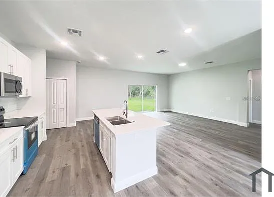 4 bed, 1636 sqft, $2,297 — Photo 1