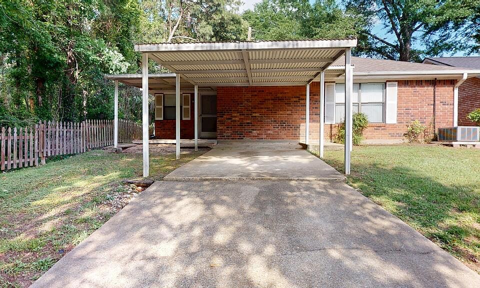 1st image of 1005 Black Walnut Ln