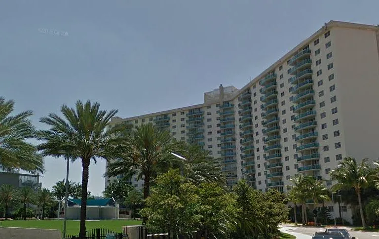 19380 Collins Ave #709 — Photo 9