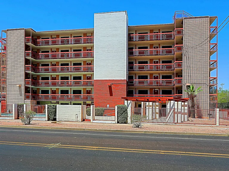 Ambassador West Apartments — Photo 13