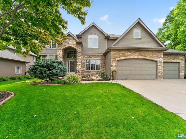 713 S 197th St, Elkhorn, NE 68022
