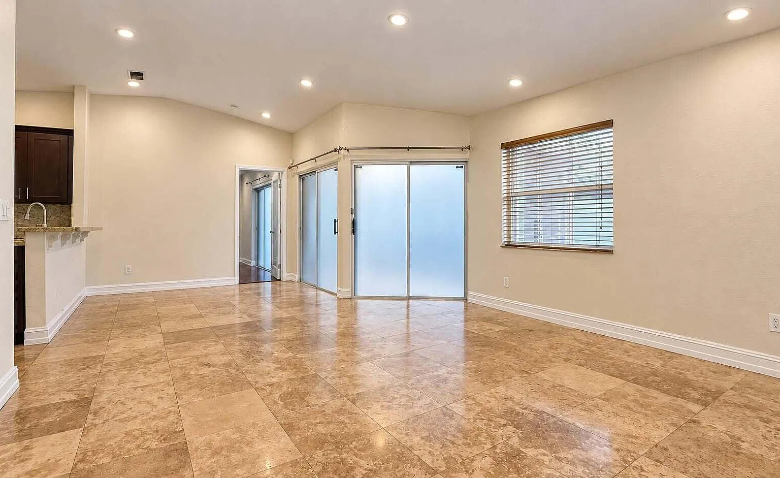 3 bed, 2.0 bath, 1304 sqft, $3,500 — Photo 2