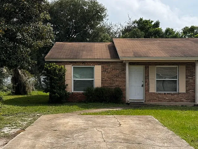 2/1 Half Duplex in Deltona near Deltona Blvd., $1450/month! — Photo 2