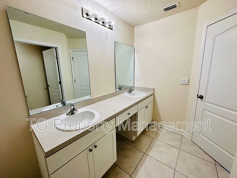 70 Oarsman Crossing Dr — Photo 11