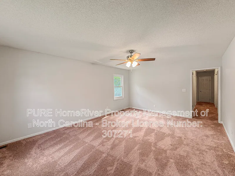 3 bed, 2.0 bath, 1261 sqft, $1,595 — Photo 3
