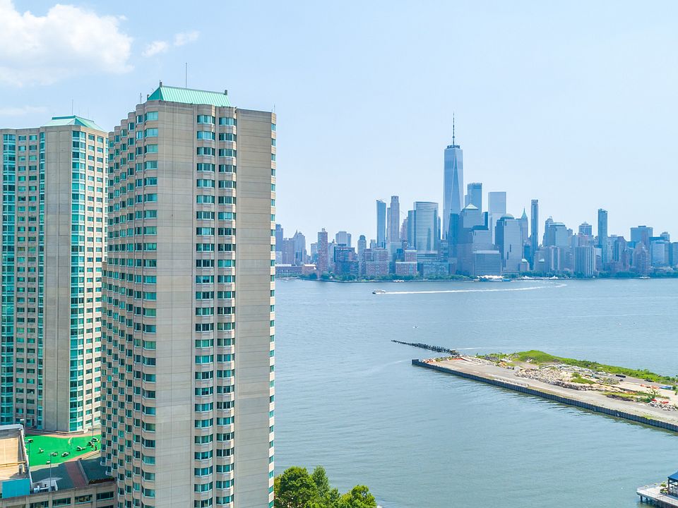 Aerial view of Riverside, perfectly situated along the scenic Hudson Riverfront Walkway