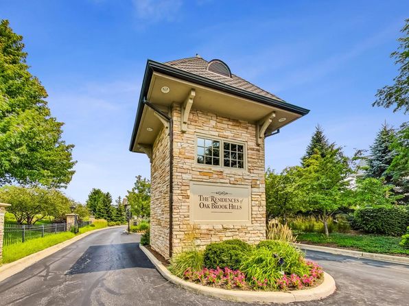 1 Willowcrest Dr, Oak Brook, IL 60523
