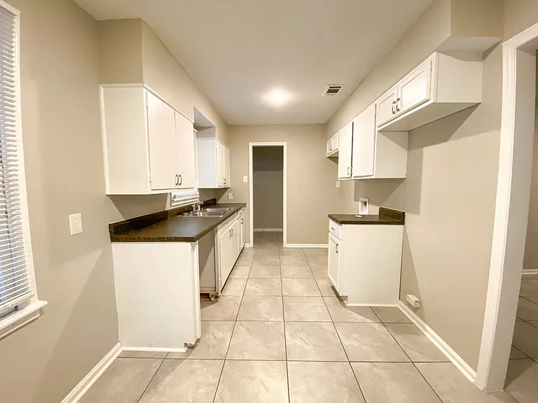 4454 Kimball Ave — Photo 8