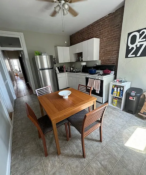 735 E 7th St #3 — Photo 3