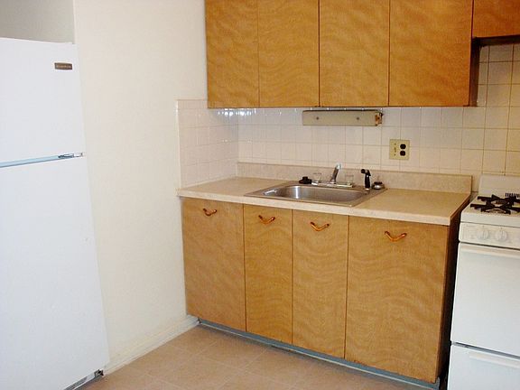 3rd image of 3601 Holly Hills Blvd APT 7