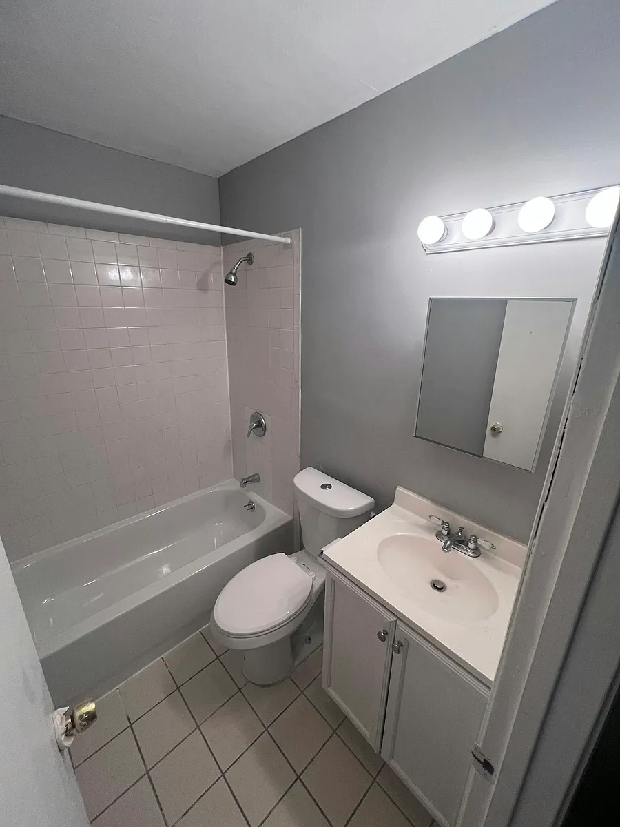 Building Photo - 311 Summer Ave #1