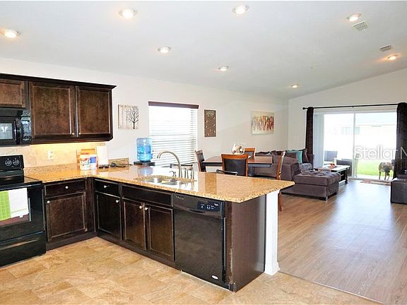 5th image of 581 Greenshank Dr