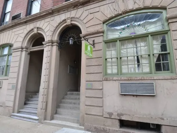 2125 Walnut St APT 4, Philadelphia, PA 19103