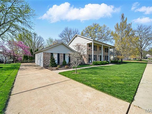 2nd image of 15988 Meadow Oak Dr