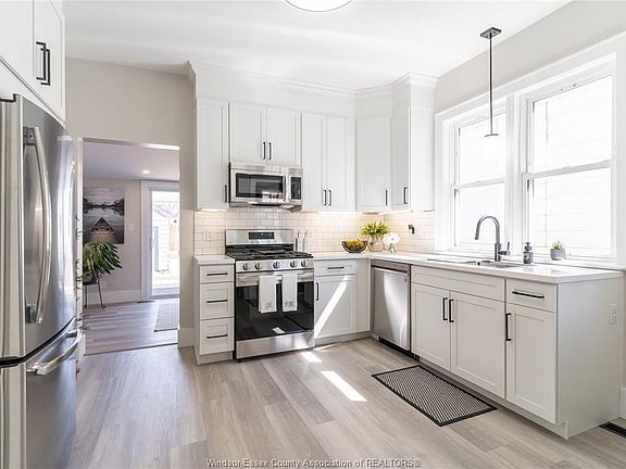 4th image of 888 Langlois Ave