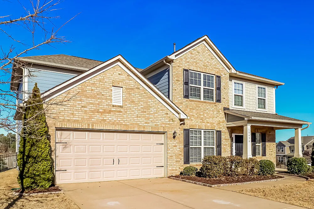 3 bed, 2.5 bath, 2582 sqft, $3,220 — Photo 1
