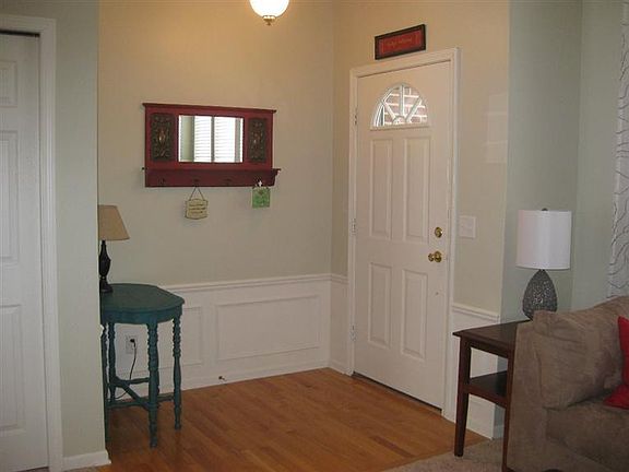 4th image of 9563 Glenhill Dr