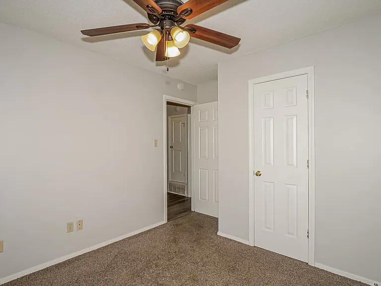 6935 Amanda Dr N — Photo 14