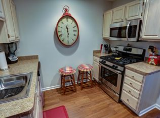 4100 Stonegate Ln, Williamsville, NY 14221