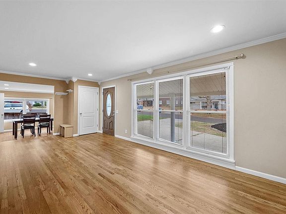 4th image of 7115 Fernbrook Dr